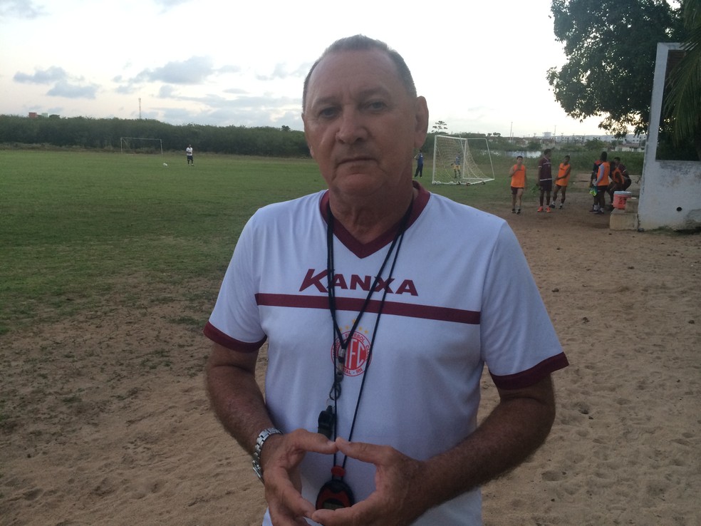 Técnico da equipe sub-20 do América-RN, Vereador valoriza amistosos para otimizar preparação da equipe (Foto: Hugo Monte/GloboEsporte.com)