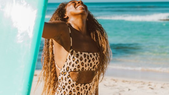 Sete dicas infalíveis para cuidar do cabelo na praia