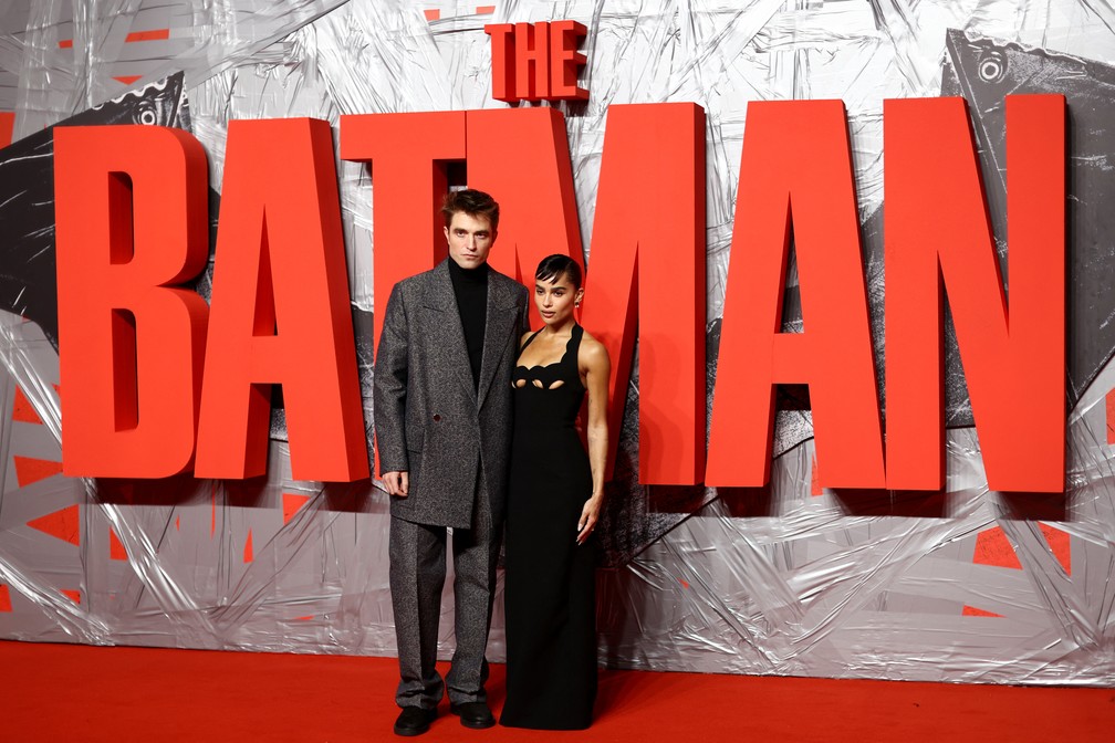 Robert Pattinson e Zoe Kravitz posam no evento de lançamento de 'The Batman' em Londres — Foto: Reuters/Tom Nicholson
