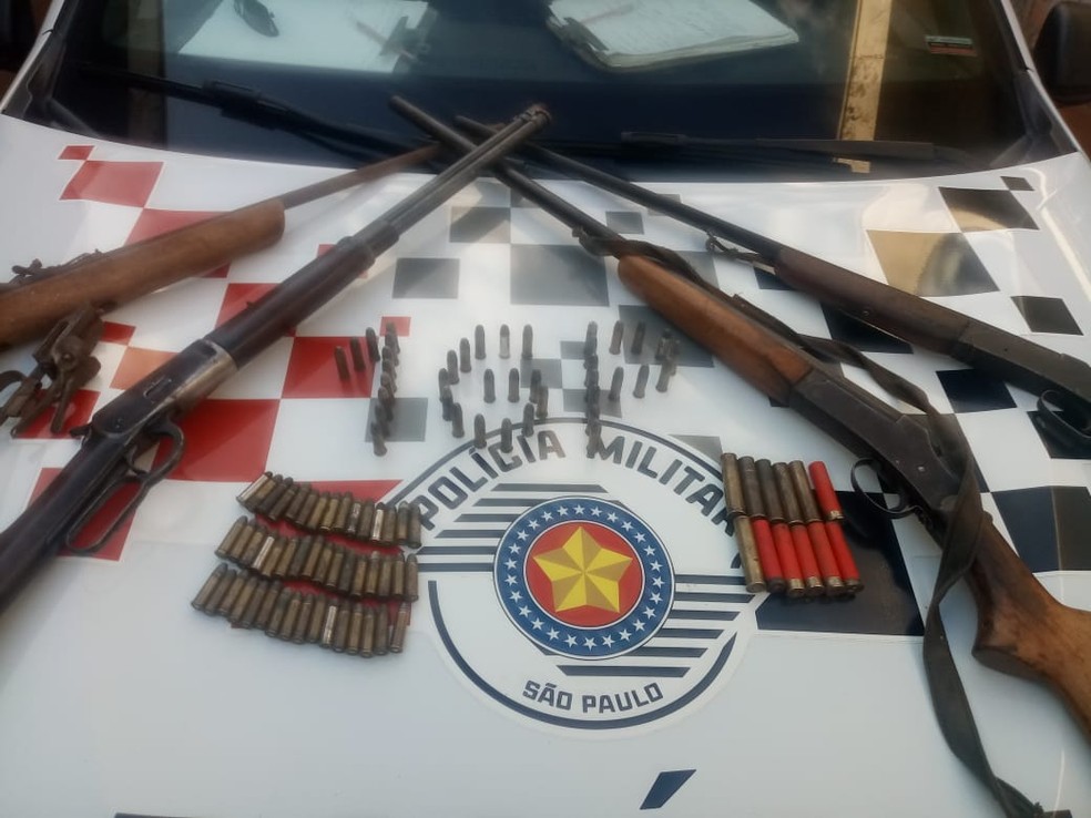 Homem é preso por posse ilegal de arma em Ouro Verde — Foto: Polícia Militar 