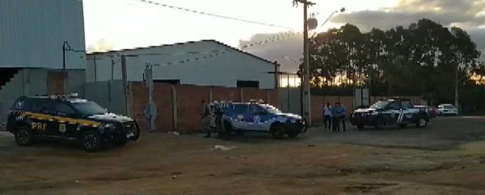  Operação prende quadrilha especializada em desmanche de caminhões roubados em Vitória da Conquista — Foto: TV Bahia