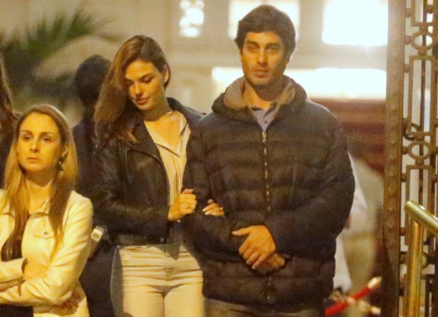 Isis Valverde e o namorado, o modelo André Resende (Foto: AgNews)