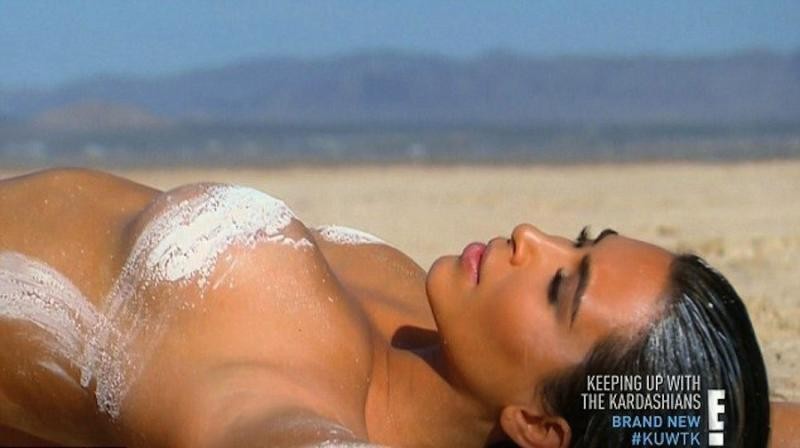 Kim Kardashian aparece nua em ensaio fotográfico no deserto (Foto: reprodução)