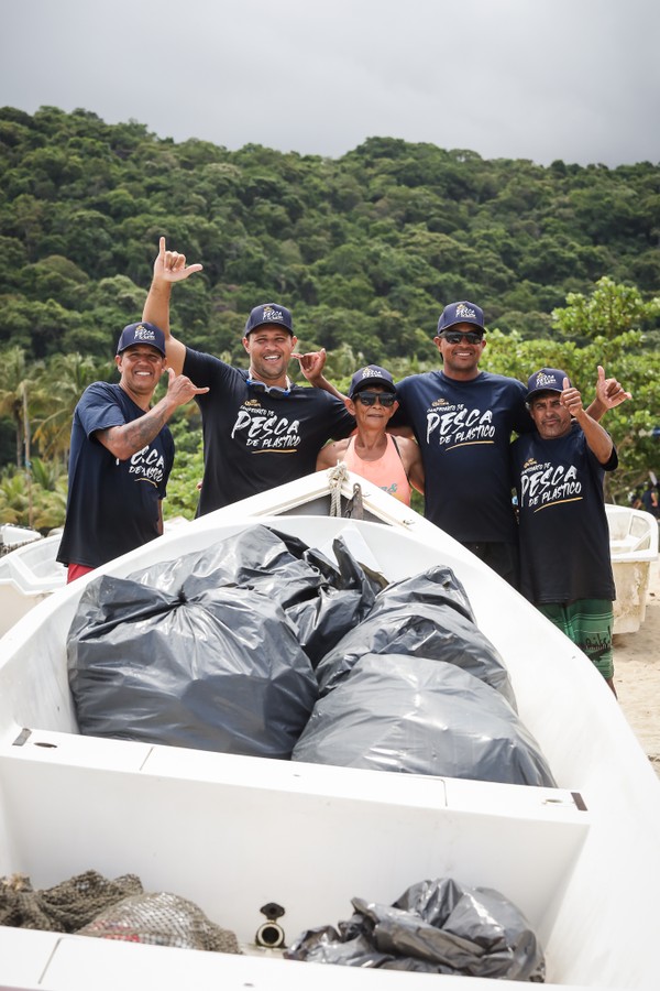  Em parceria com pescadores, Corona realiza Torneio de Pesca de Plástico e retira meia tonelada de plástico do mar (Foto: Rafael Guedes )