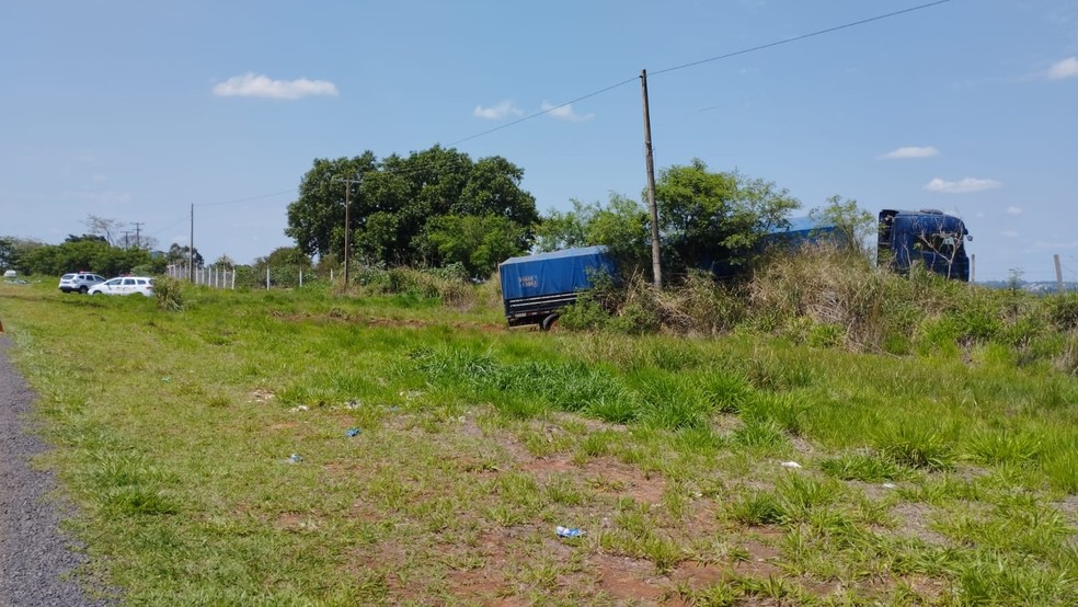 Duas pessoas morreram na Rodovia Júlio Budiski (SP-501), em Álvares Machado (SP) — Foto: Bruna Bachega/TV Fronteira