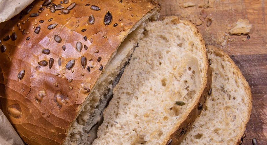 Pão feito com farinha de trigo integral