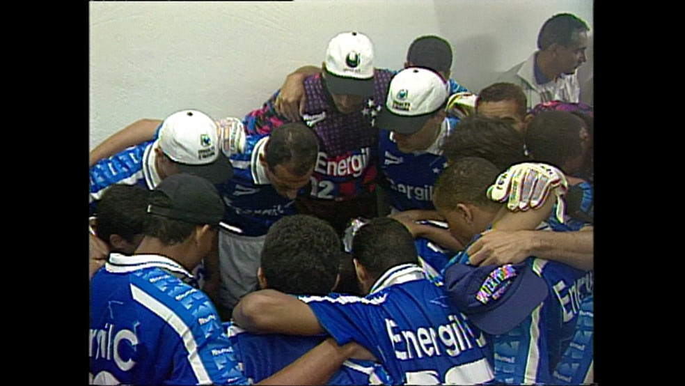 Elivélton diz que jogadores estavam focados em sair do Mineirão com a taça (Foto: Reprodução/TV Globo)
