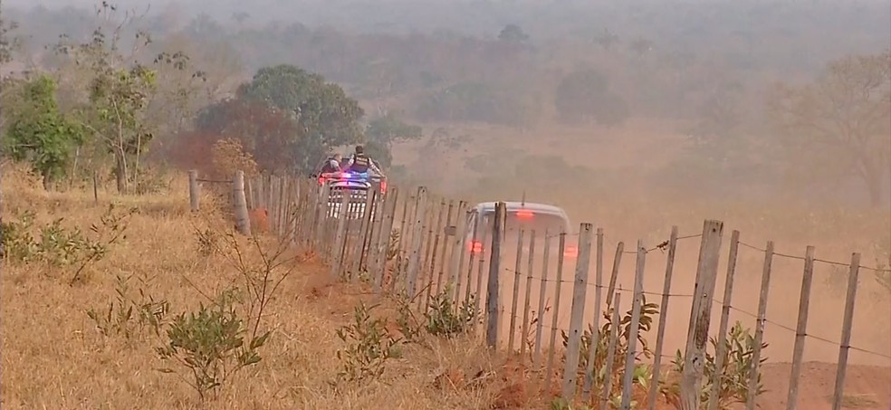 Policiais federais, militares e civis fizeram buscas pelo vigilante em Rondonópolis — Foto: TV Centro América