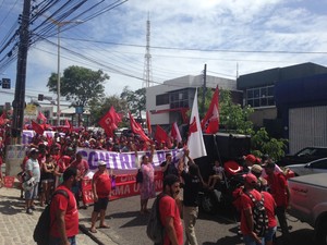 MTST protesta em Fortaleza contra atraso na entrega de casas do Minha Casa Minha Vida (Foto: Gioras Xerez/G1)