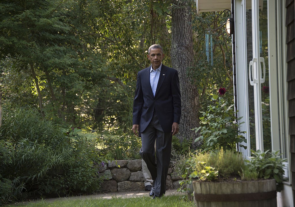 CHILMARK, MA - AUGUIST 11:  President Barack Obama arrives to speak briefly at a news conference on Iraq August 11, 2014 in Chilmark on Martha's Vineyard, Massachusetts. The president, vacationing on the island, called for the formation of a new governmen (Foto: Getty Images)