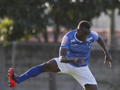 Santos está perto de contratar Joel e Renato Chaves, diz superintendente