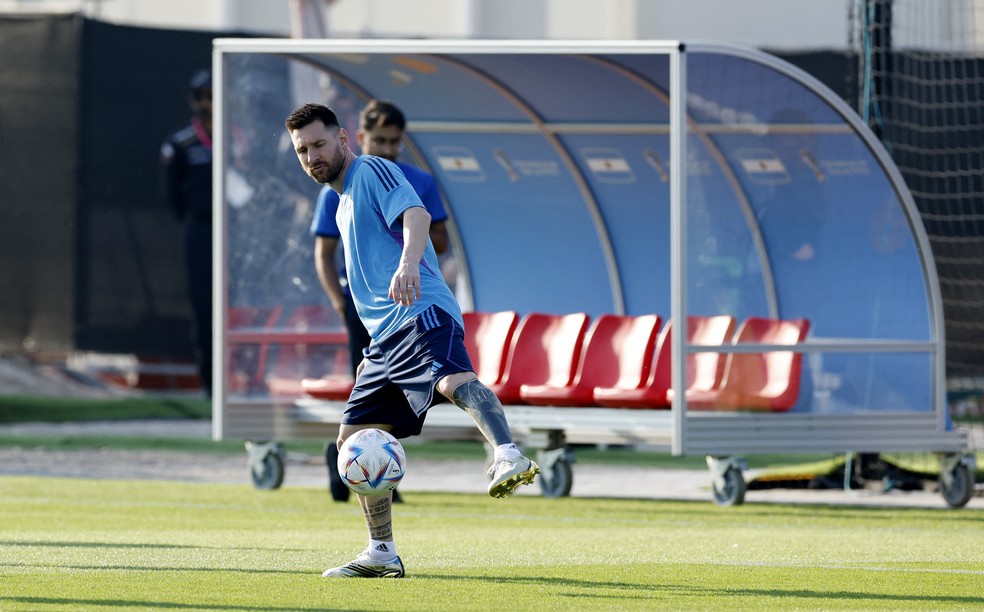 Lionel Messi treina com a Argentina antes da estreia na Copa. Foto: Albert Gea/Reuters