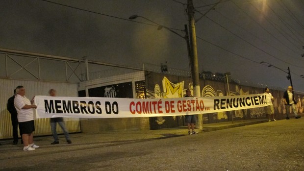 Protesto - Santos - CT Rei Pelé (Foto: Flávio Meireles)