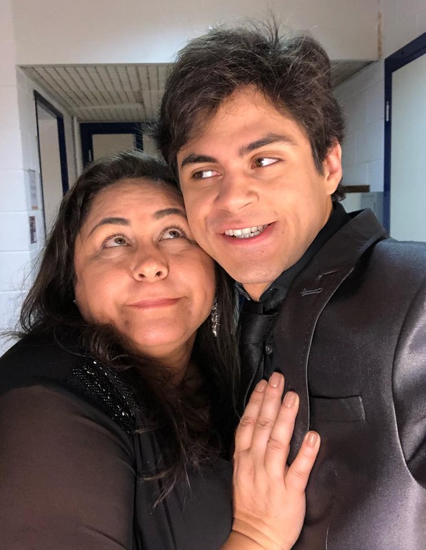 Lucas Veloso e a mãe, Laudiceia Veloso (Foto: Reprodução/Instagram)