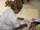 Costureira deixa profissão para cuidar de filha que tem tumores na cabeça