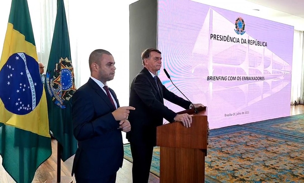 Bolsonaro durante discurso a embaixadores em Brasília — Foto: Reprodução
