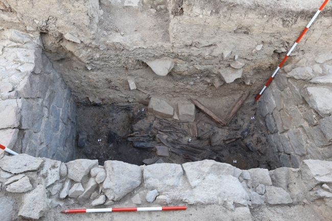 Durante as escavações em Lety foram encontradas várias covas onde foram enterrados ciganos assassinados (Foto: Pavel Vařeka/ University of West Bohemia)