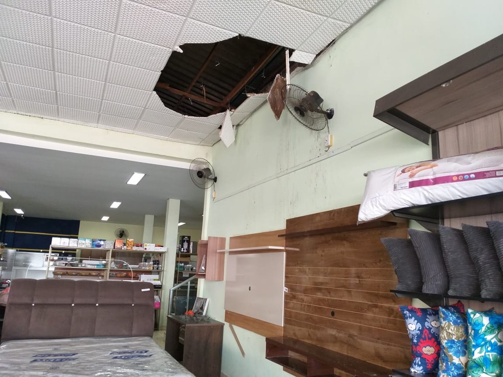 Estragos causados pela chuva foram registrados em Teodoro Sampaio — Foto: Heloise Hamada/TV Fronteira