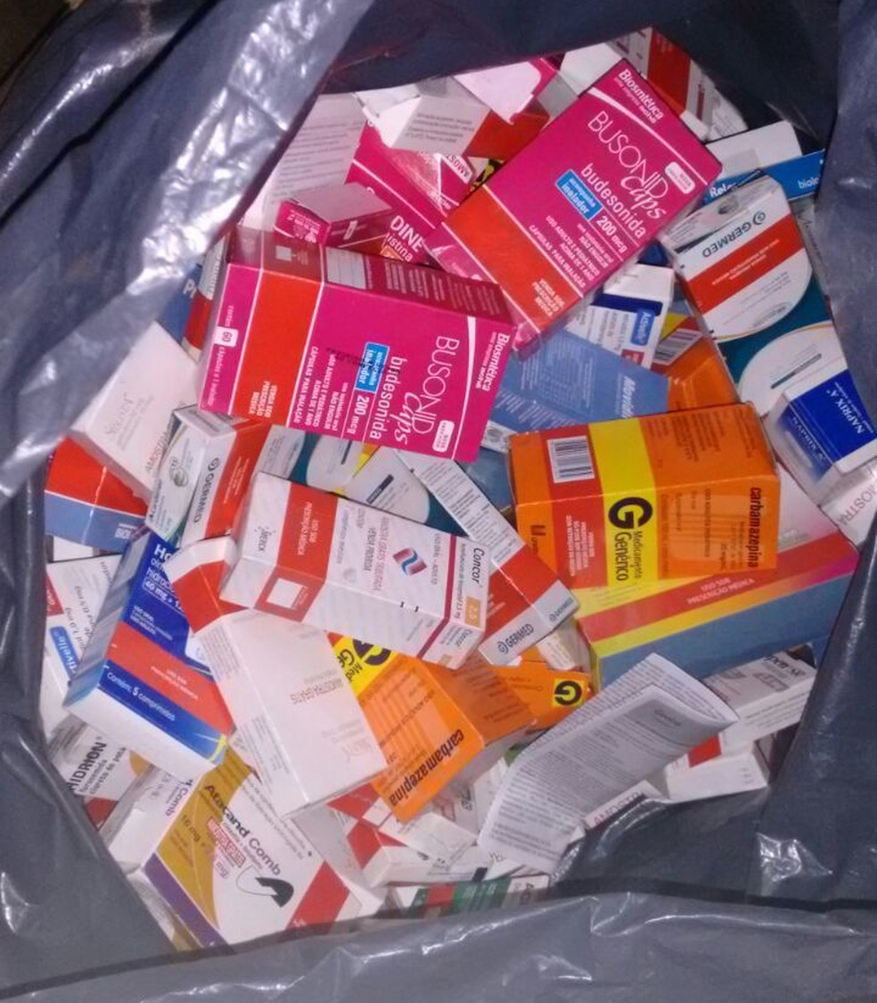 Oito sacos de medicamentos foram apreendidos no local — Foto: Arquivo Pessoal