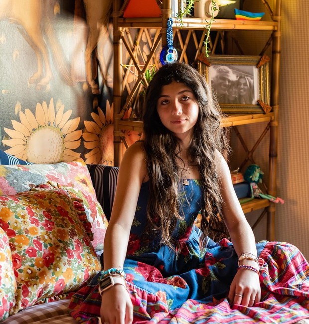 Júlia Marques, filha de Mônica Martelli em sua cama (Foto: Reprodução / Instagram)
