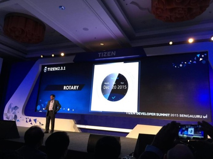 Apresentação da Samsung confirma formato do novo smartwatch com a presença do anel que gira e pode ser usado para interagir com o sistema Tizen (Foto: Reprodução/SamMobile)