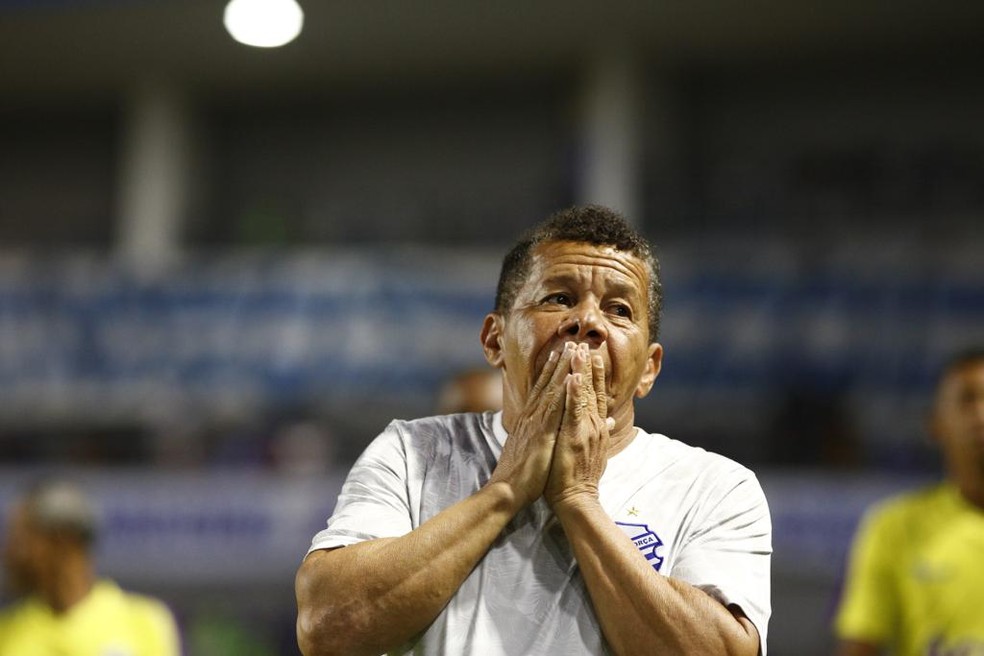 Jacozinho estava tenso antes do jogo — Foto: Felipe Nyland/ Gazeta de Alagoas