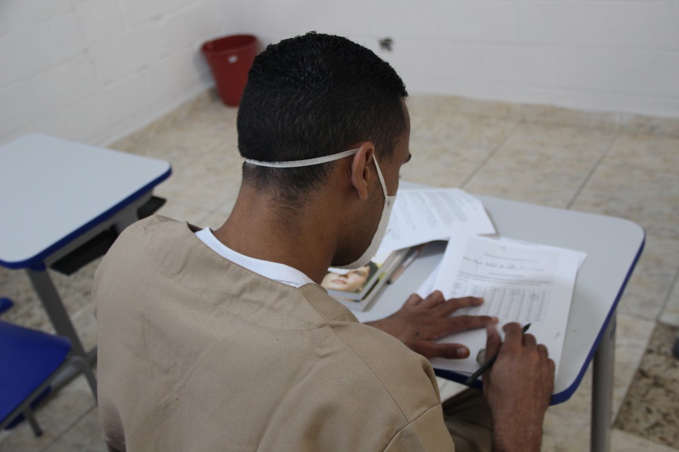 Enem PPL permite o acesso de pessoas presas ao Ensino Superior.  — Foto: Imprensa / SAP