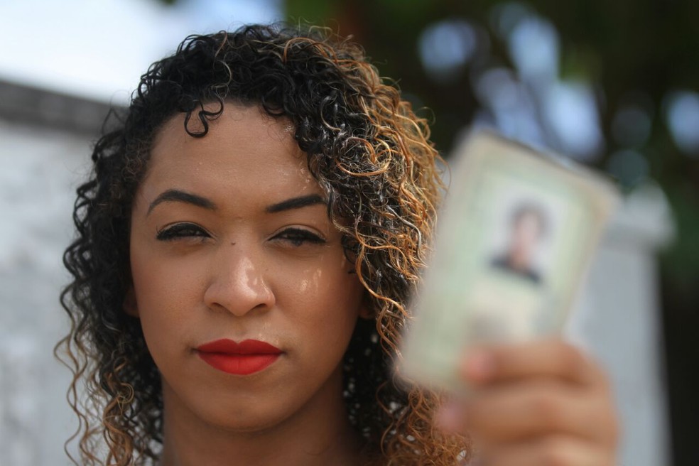 Bruna Melissa, de Paulista, no Grande Recife, esbarrou em dificuldades para alterar o nome (Foto: Marlon Costa/Pernambuco Press)