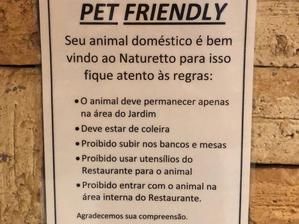 Quadro de regras para presença de pets em restaurante — Foto: Divulgação