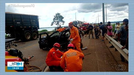 Motorista fica ferido após carro bater em caminhão na ponte entre Palmas e Luzimangues