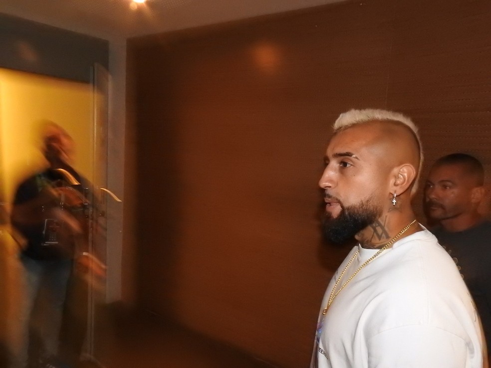 Vidal no Maracan&atilde; para ver Flamengo x Tolima &mdash; Foto: Fred Gomes / ge