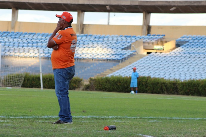 Nivaldo Lancuna, técnico Altos no jogo contra o Icasa no Albertão (Foto: Joana D'arc Cardoso)