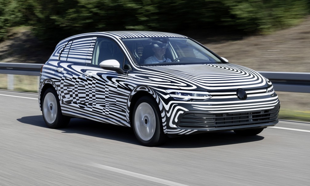 Volkswagen Golf teve primeira imagem oficial revelada, mas modelo está camuflado — Foto: Divulgação/Volkswagen