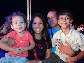 A pequena Duda interagiu com o espetáculo, que encantou toda a família. (Foto: Luna Markman / G1 PE)