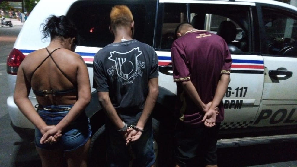 Trio é preso após assalto a ônibus na Estrada de Ribamar, na Grande São Luís — Foto: Divulgação/22º BPM.
