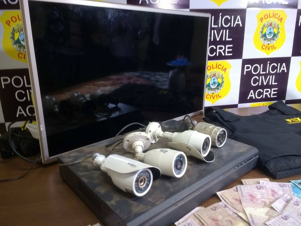 Câmeras eram usadas para monitorar local  (Foto: Quésia Melo/G1 )