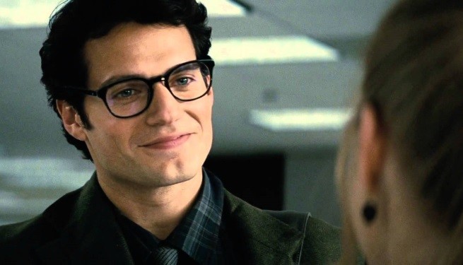 Por que ninguém reconhece o Superman quando ele está de óculos? Henry Cavill sabe (Foto: Reprodução)