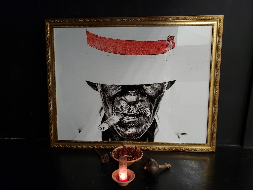 Imagem de preto velho, guia de umbanda que trabalha dentro da religião de umbanda, no Colégio Pena Branca, na Zona Sul de São Paulo — Foto: Bárbara Muniz Vieira/G1