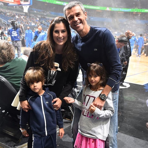 Gustavo Kuerten com a família (Foto: Reprodução/Instagram)