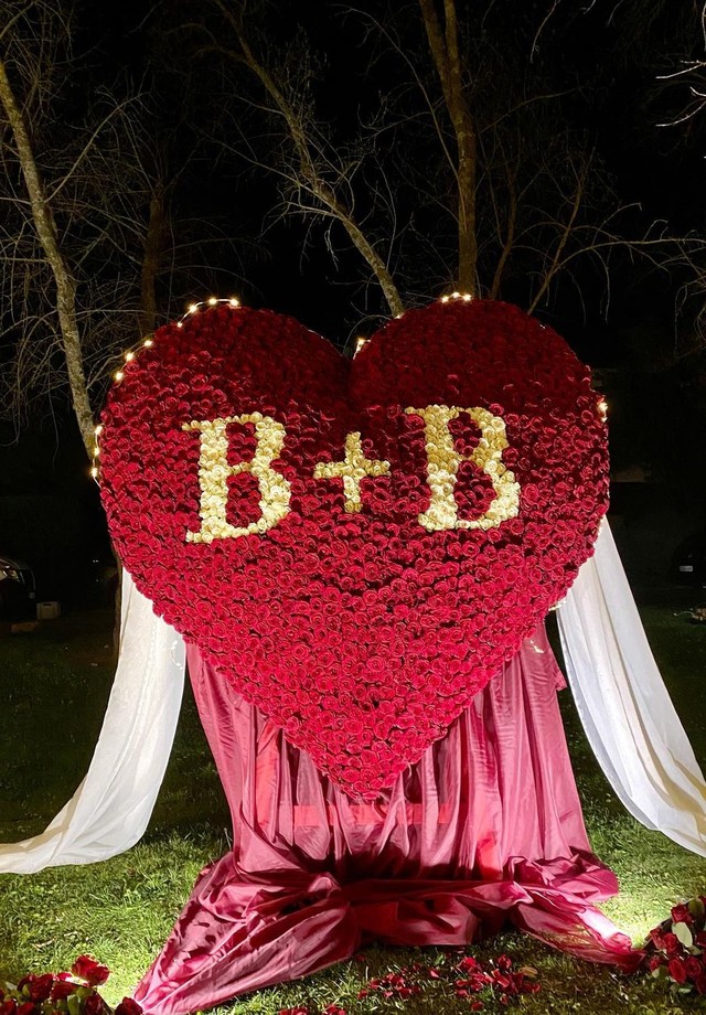 Bella Thorne mostra detalhes do pedido de casamento surpresa (Foto: Reprodução/Instagram)