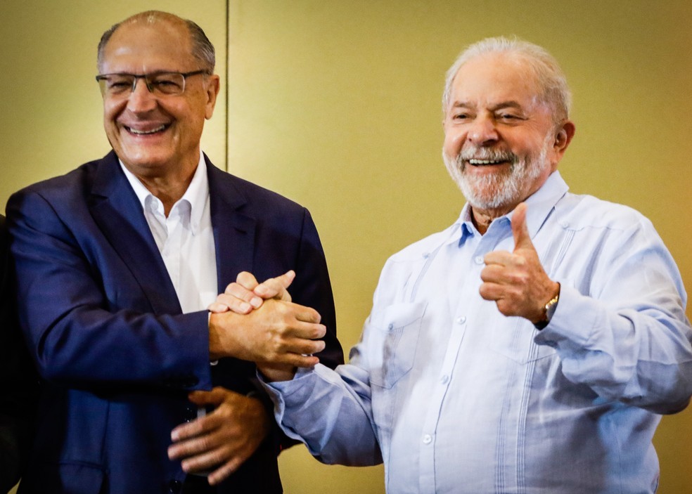 Alckmin e Lula durante encontro entre dirigentes de PT e PSB no &uacute;ltimo dia 8 &mdash; Foto: Aloisio Mauricio/Fotoarena/Estad&atilde;o Conte&uacute;do
