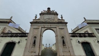 O 'arco do triunfo' erguido em 1802 em homenagem à visita de Dom João IV e Carlota Joaquina, então príncipes de Portugal, ao Palácio de Seteais, em Sintra — Foto: Eduardo Maia / O Globo
