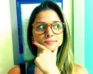 Angela Sousa é uma das meninas do Balé que usa óculos (Foto: Acervo Pessoal)