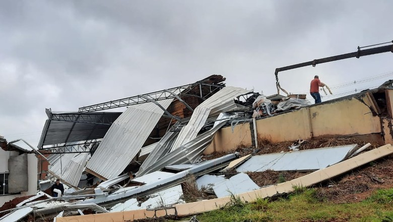 Galpão atingido por tornado em Campos Novos, no Meio-Oeste de SC (Foto: Divulgação/Defesa Civil-SC)