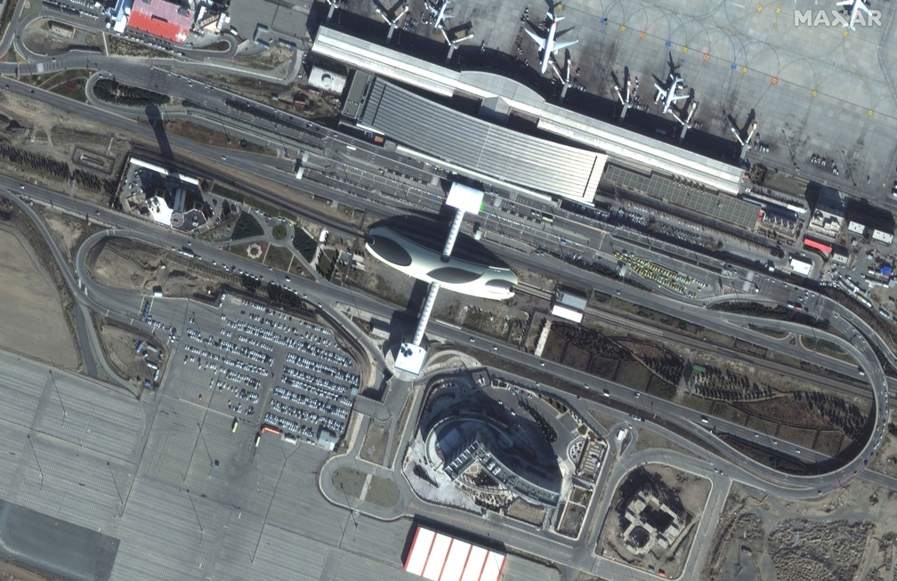 Foto de satélite do aeroporto de Teerã, no Irã, em 11 de janeiro — Foto: Satellite image ©2020 Maxar Technologies/Handout via Reuters
