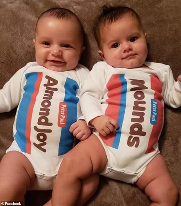 Gêmeos de 1 ano morreram depois de serem esquecidos em carro (Foto: Reprodução/Daily Mail/Facebook)