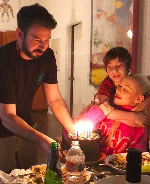 A cantora Christina Aguilera celebrando o aniversário do filho de 12 anos com o ex-marido (Foto: Instagram)