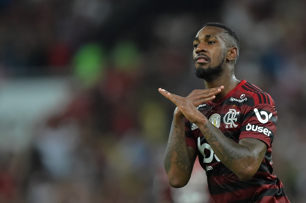Gerson comemora o segundo gol do Flamengo — Foto: André Durão