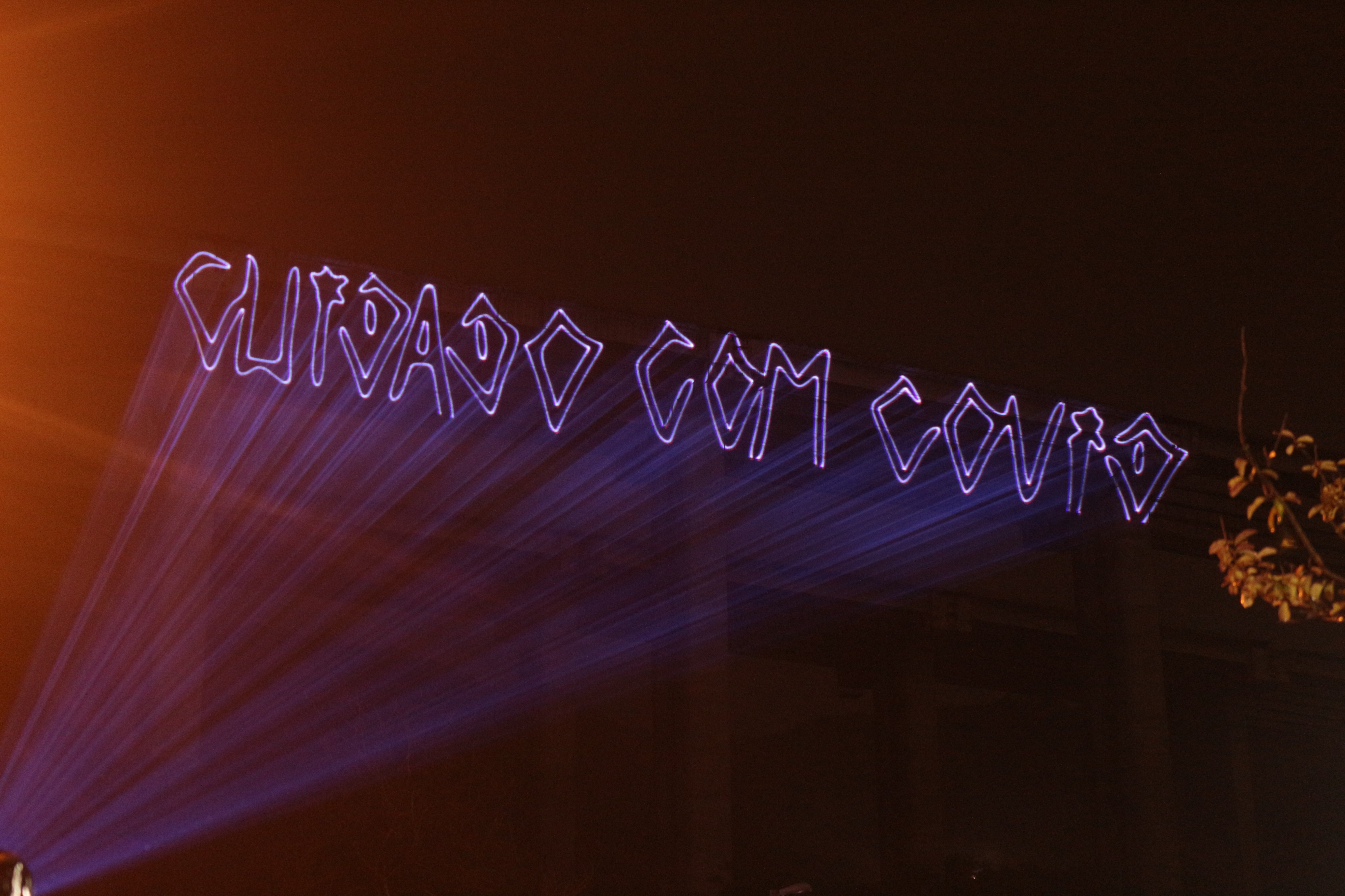 As projeções ocorrem durante à noite, no dia oito de março (Foto: Divulgação / Quebrada Viva)