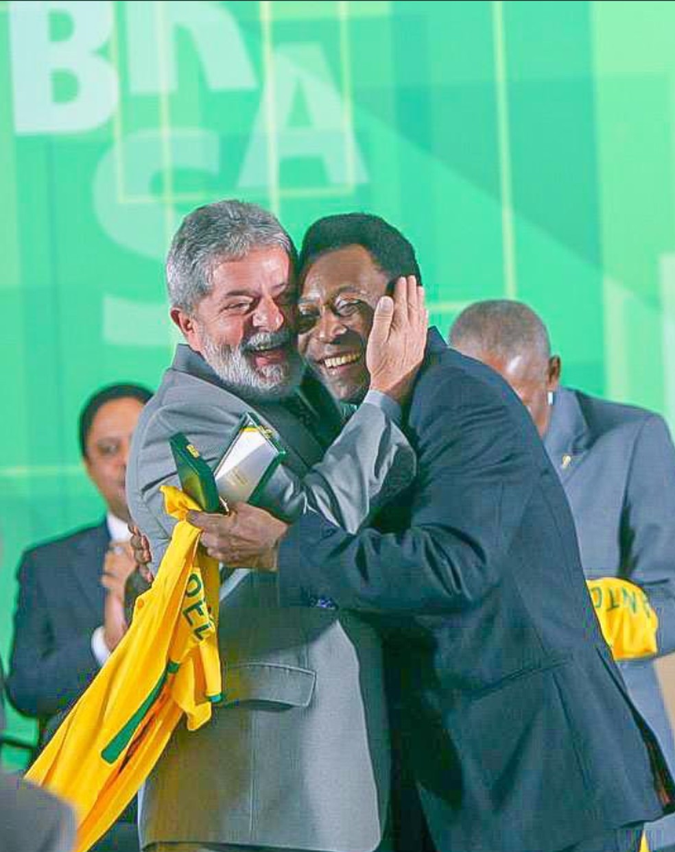 Lula publicou nas redes sociais fotos em que aparece com Pelé — Foto: Reprodução